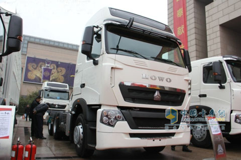 重汽HOWO-T7H高端牽引車(chē)