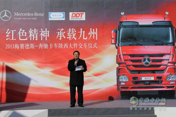 十臺(tái)奔馳Actros SLT大件牽引車(chē)一次性交付中國(guó)用戶(hù)