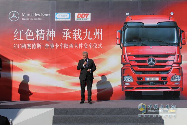 十臺(tái)奔馳Actros SLT大件牽引車(chē)一次性交付中國(guó)用戶(hù)