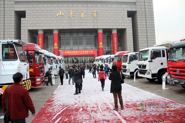 中國重汽的重、中、輕、客、特工程機(jī)械全系產(chǎn)品