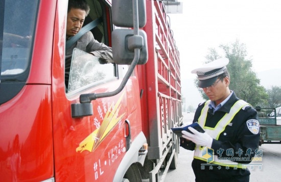 煙臺市電子眼抓拍大貨車 嚴查十大行為