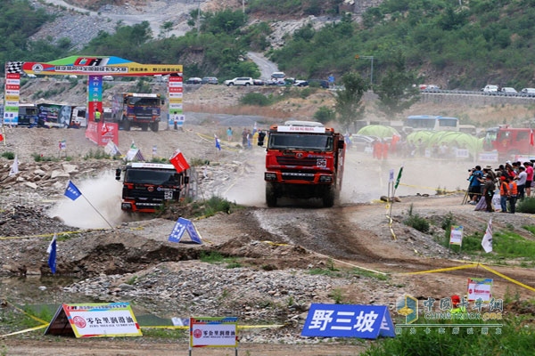 賽車在河道中廝殺