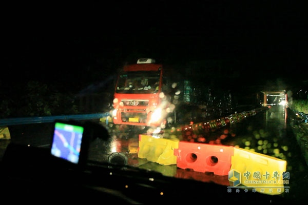 風(fēng)雨兼程 奔馳卡車荊州到成都油耗測(cè)試