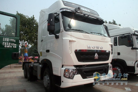 中國(guó)重汽 HOWO-T7H 430馬力 牽引車