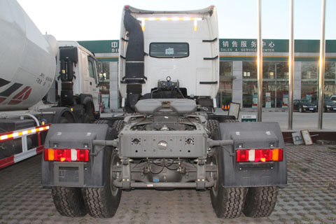 中國重汽 HOWO-T7H重卡 400馬力 6X4 國四牽引車