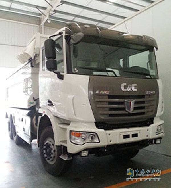 聯(lián)合卡車6X4LNG城建渣土車