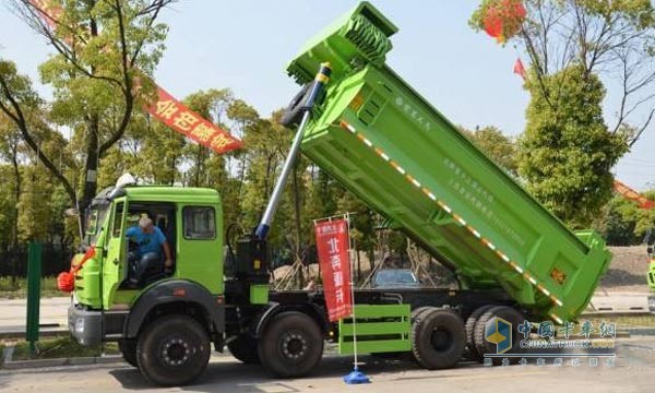 客戶體驗(yàn)北奔新型城市渣土車