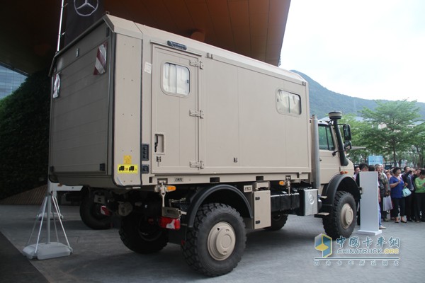 梅賽德斯-奔馳烏尼莫克（Unimog）U5000 4X4移動維修車底盤