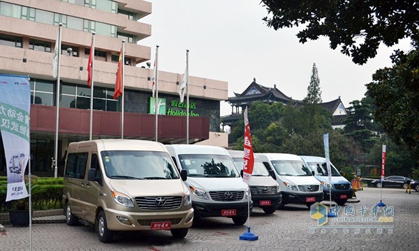 2016款江淮“星銳節(jié)油王”城市物流專用車