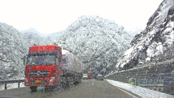 雪天行車需格外注意