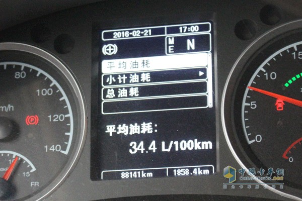 從成都到廣州的百公里平均油耗34.4L，行駛里程1858.4km