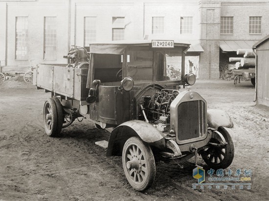 1924年，曼恩第一輛柴油直噴發(fā)動(dòng)機(jī)卡車(chē)誕生