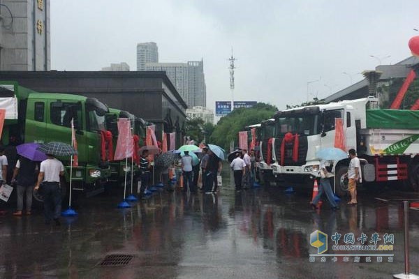 2016年聯(lián)合卡車渣土車主題推廣會暨交車儀式