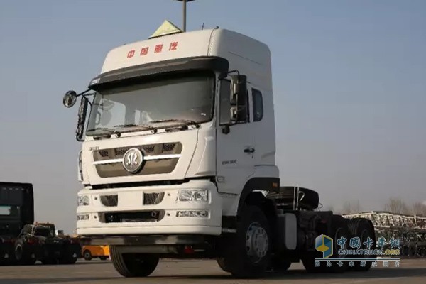 新斯太爾 D7B 6×4牽引車