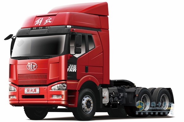 解放J6P 9L發(fā)動(dòng)機(jī)350馬力6X4輕量化牽引車