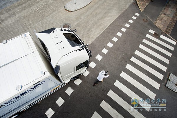 沃爾沃集團(tuán)_“看見與被看見”道路安全教育項(xiàng)目