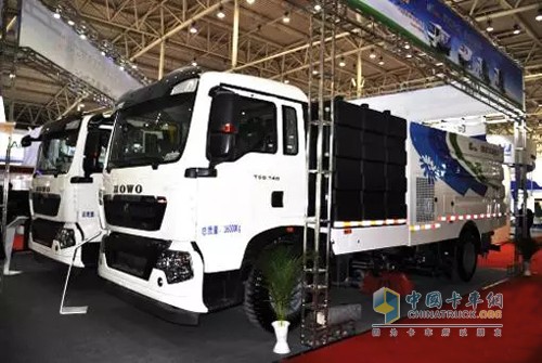 豪沃T5G 4×2燃?xì)鈫伟l(fā)洗掃車(chē)