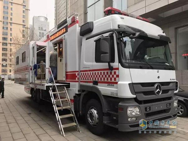 奔馳Actros 2536L底盤改裝大型通信指揮車