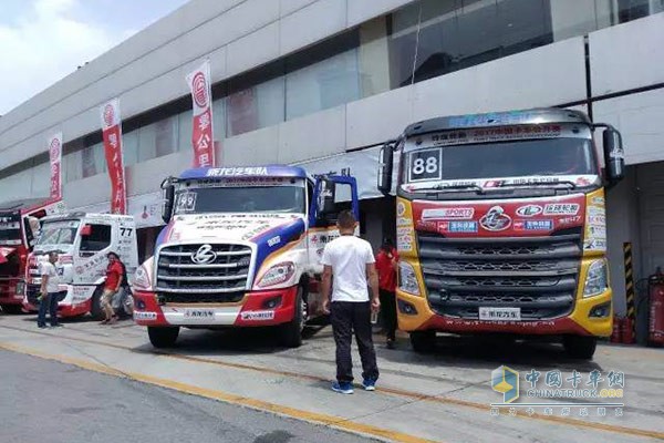 乘龍雙雄再次笑傲2017中國卡車公開賽北京站