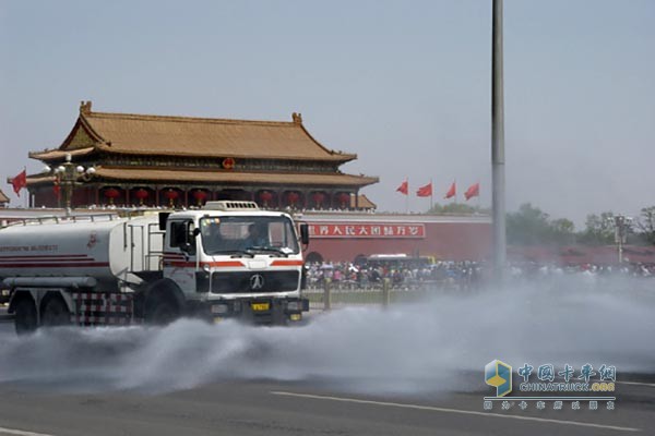 自進入汛期以來，北京環(huán)衛(wèi)集團及旗下各相關(guān)單位嚴(yán)陣以待，加強協(xié)作，確保安全度汛，全力守護首都城市安全與美麗。