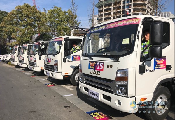 　決賽用車帥鈴全能卡車