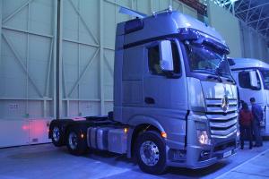 梅賽德斯-奔馳新Actros 2651 LS DNA 6x2公路牽引車