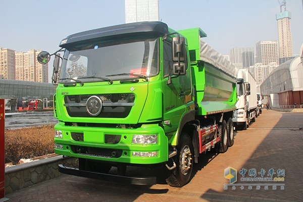 新斯太爾D7B 6×4環(huán)保智能燃氣渣土車