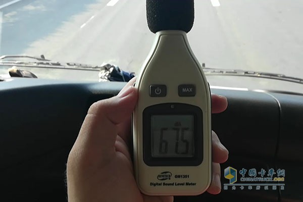 廣汽日野700轎運(yùn)車在70KM/h速度下的車內(nèi)噪音