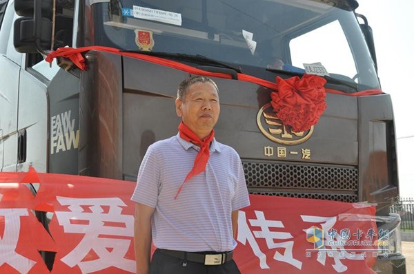 李煥福與解放卡車