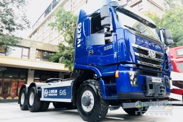 智能網(wǎng)聯(lián)6×6全驅(qū)大件運(yùn)輸車