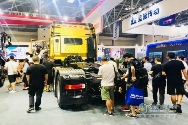 智能網(wǎng)聯(lián)6×6全驅(qū)大件運輸車