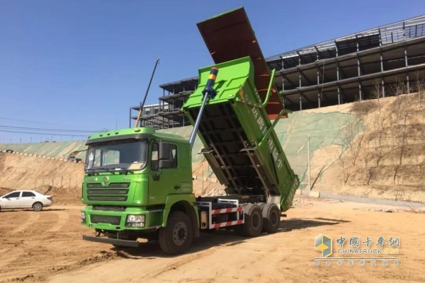 陜汽天然氣新型城建渣土車(chē)