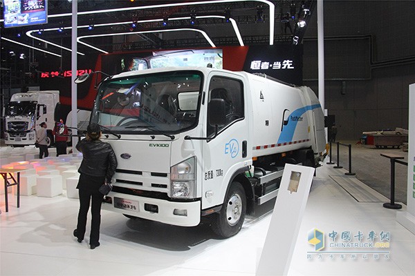 EVK100純電動環(huán)衛(wèi)車