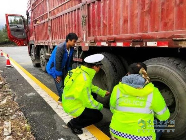 下坡路段車輛檢查