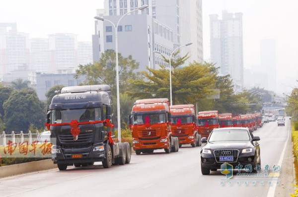 朱海鋒兒子用中集聯(lián)合卡車做婚車