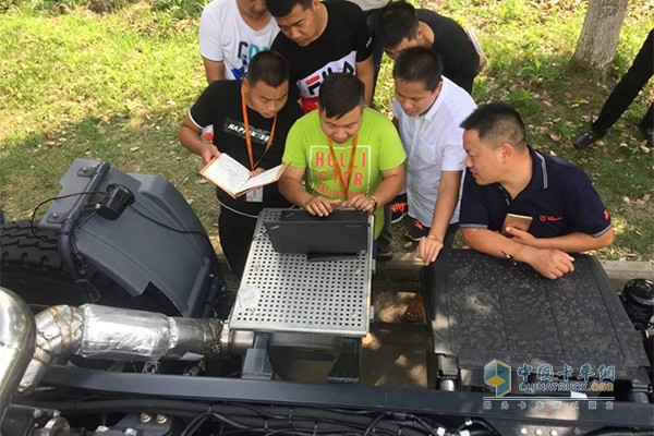 聯合卡車國六專項技術培訓人員實操