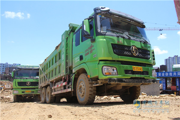 搭載西安康明斯的陜汽自卸車(chē)爬坡用時(shí)都比其他車(chē)隊(duì)的車(chē)輛時(shí)間短