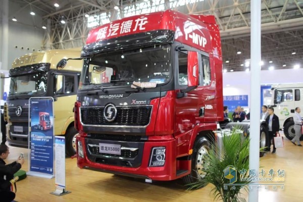 德龍X5000 6×4標(biāo)載物流牽引車