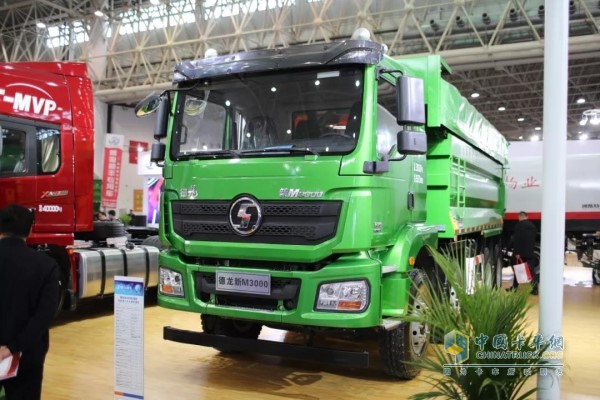 德龍新M3000 8×4標(biāo)準(zhǔn)版城建渣土車