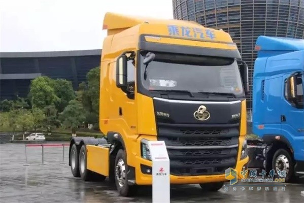 乘龍H7 2019款6x2R牽引車