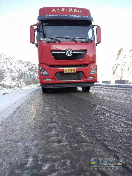 突降暴雪，路遇大堵車