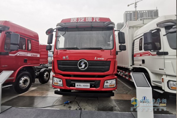 　搭載玉柴YC6J245發(fā)動機(jī)的L3000的6X2廂式載貨車