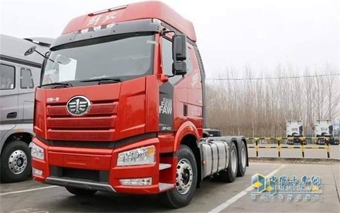 解放新J6P6x4質(zhì)惠版牽引車