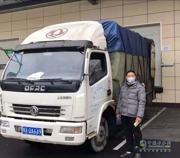 武漢東風(fēng)輕卡司機肖昌文倡議貨車司機成立抗擊肺炎志愿者團隊