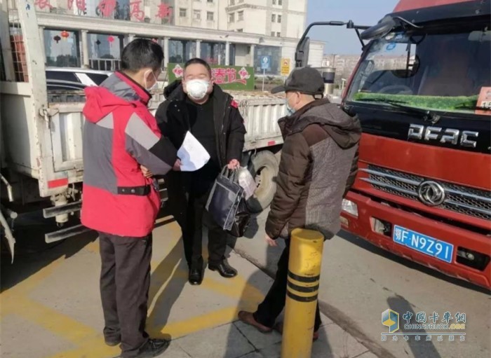 東風(fēng)多利卡車主李鵬、李云