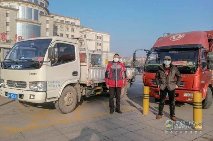 襄陽(yáng)的抗疫志愿者，東風(fēng)多利卡車主李鵬、李云師傅成為首批享受該補(bǔ)貼的客戶