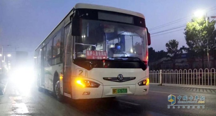 東風(fēng)汽車股份旗下東風(fēng)襄陽(yáng)旅行車有限公司立即安排專人進(jìn)行工作對(duì)接，全力做好在線運(yùn)營(yíng)車輛的服務(wù)保障