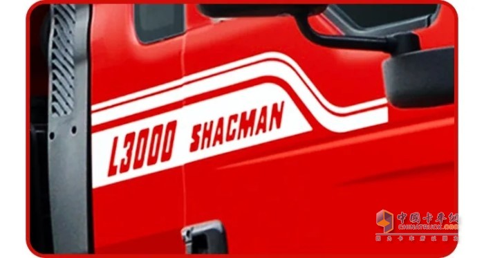 鏤空“SHACMAN L3000”車貼，為陜汽L3000的英文標(biāo)識，凸顯品牌歸屬感