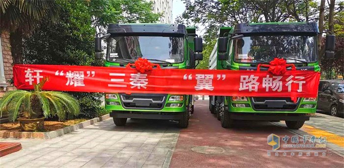 軒德6系8×4自卸車