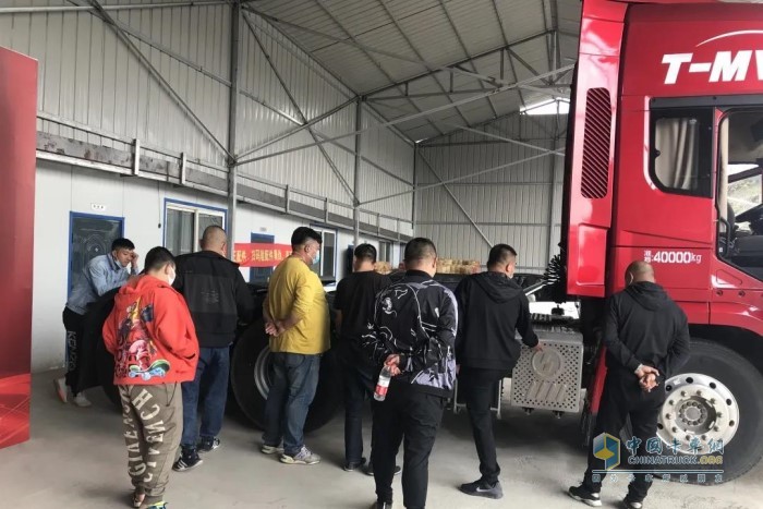 德龍X5000牽引車(chē)線下客戶(hù)品鑒暨線上快手直播活動(dòng)